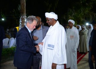 دقلو يستقبل ديفيد بيزلي ووفد المستثمرين الدوليين دقلو يستقبل ديفيد بيزلي ووفد المستثمرين الدوليين