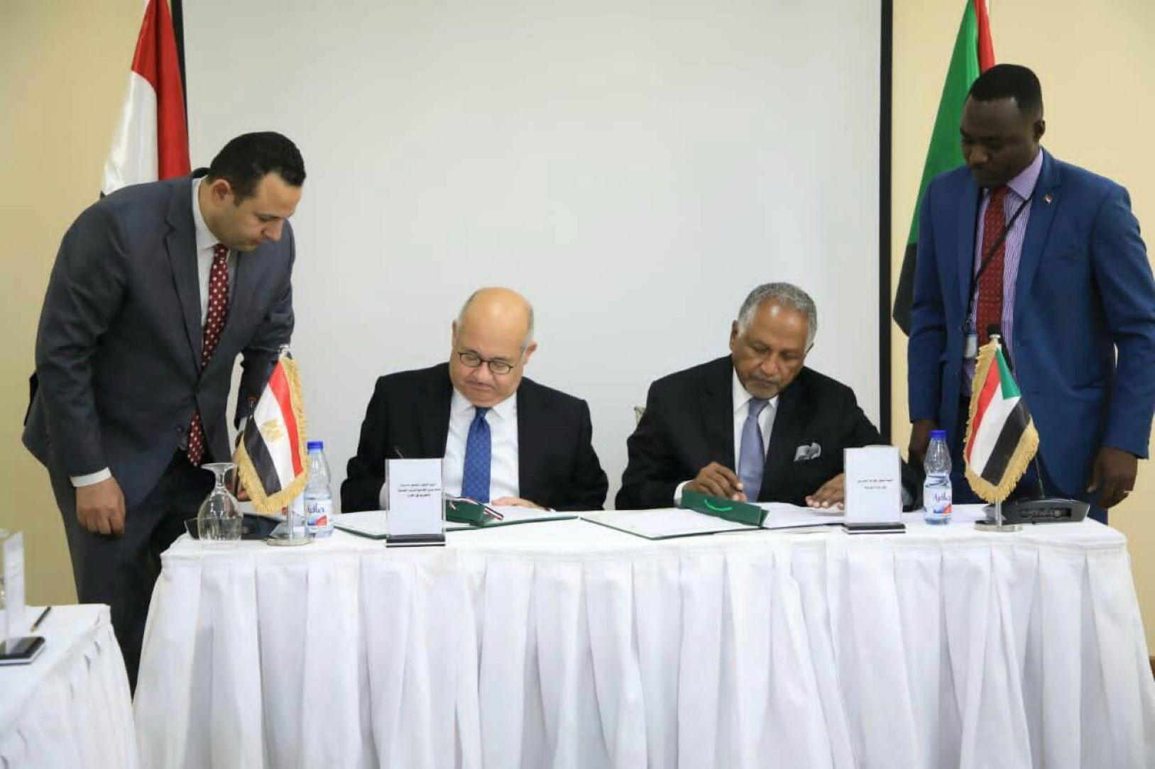 اللجنة القنصلية بين السودان ومصر توقع عددا من الاتفاقيات اللجنة القنصلية بين السودان ومصر توقع عددا من الاتفاقيات
