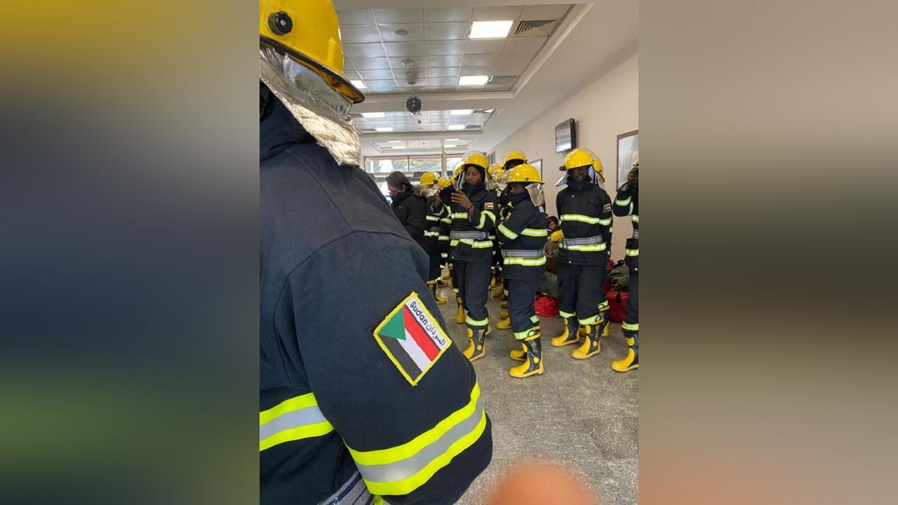 مدير الدفاع المدني يشيد بقواته وتعاملها مع الزلازل في تركيا مدير الدفاع المدني يشيد بقواته وتعاملها مع الزلازل في تركيا