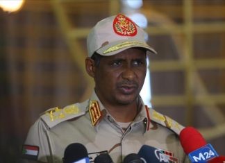 حميدتي: ملتزمون بمبدأ “جيش سوداني واحد بعيد عن السياسة والاقتصاد” حميدتي: ملتزمون بمبدأ "جيش سوداني واحد بعيد عن السياسة والاقتصاد"