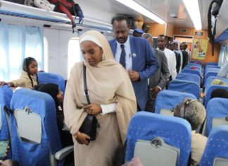 وزيرة النقل التشادية تشيد بجهود السودان لربط البلدين بالسكك الحديدية وزيرة النقل التشادية تشيد بجهود السودان لربط البلدين بالسكك الحديدية