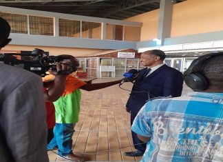 القائم باعمال السفارة السودانية بتشاد يستقبل فريق الهلال السوداني القائم باعمال السفارة السودانية بتشاد يستقبل فريق الهلال السوداني
