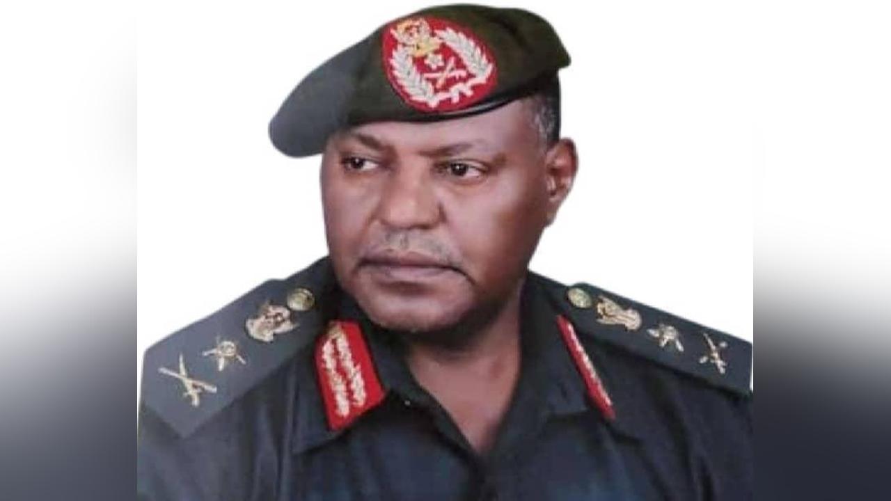 القائدالعام للقوات المسلحة ينعى الفريق أول عوض الكريم حسن القائدالعام للقوات المسلحة ينعى الفريق أول عوض الكريم حسن