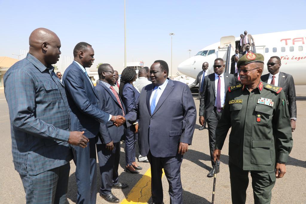 مستشار رئيس جمهورية جنوب السودان للشؤون الأمنية يصل البلاد مستشار رئيس جمهورية جنوب السودان للشؤون الأمنية يصل البلاد