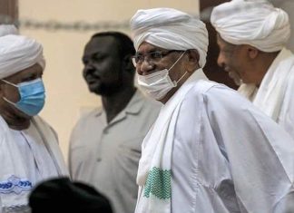 أنباء عن نقل البشير إلى العناية المركزة أنباء عن نقل البشير إلى العناية المركزة
