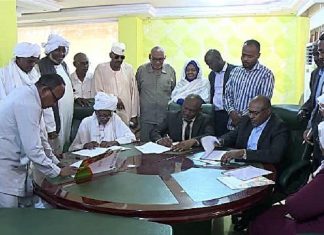 توقيع عقد انشاء ترعة مشروع جمعية الحواويت الزراعي توقيع عقد انشاء ترعة مشروع جمعية الحواويت الزراعي