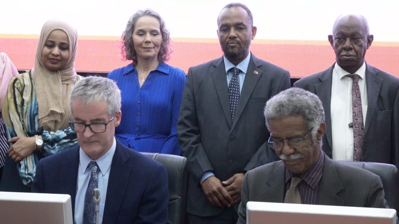 التوقيع على تجديد التعاون بين السودان وايرلندا في المجالات الطبية التوقيع على تجديد التعاون بين السودان وايرلندا في المجالات الطبية