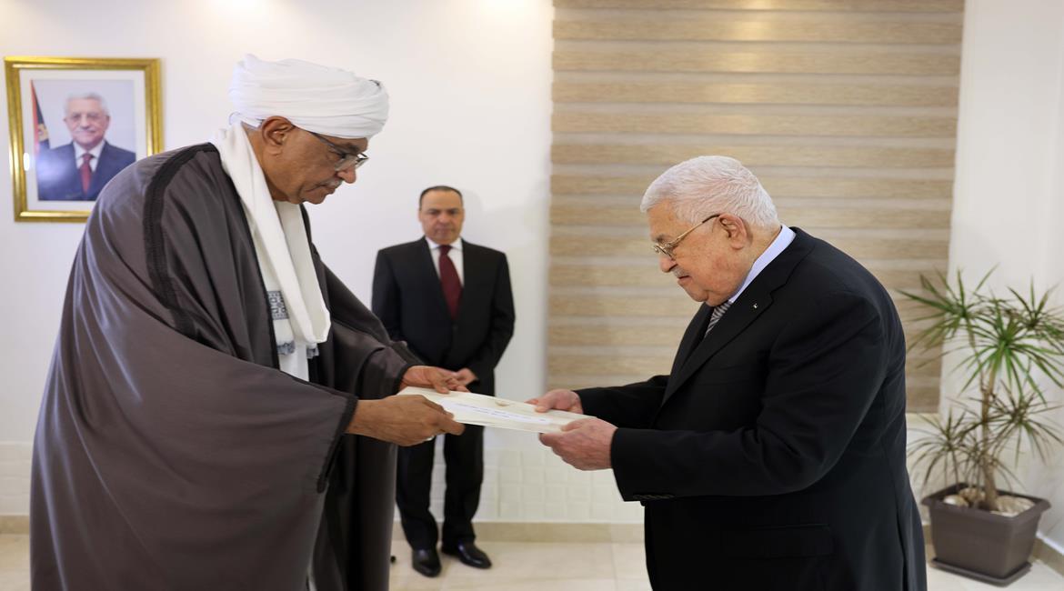 حسن صالح سفيراً فوق العادة ومفوضا لجمهورية السودان لدى دولةفلسطين حسن صالح سفيراً فوق العادة ومفوضا لجمهورية السودان لدى دولةفلسطين