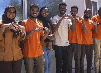 “استنارة كافيه”.. مقهى سوداني يقدم خدماته بلغة الإشارة (تقرير) "استنارة كافيه".. مقهى سوداني يقدم خدماته بلغة الإشارة (تقرير)