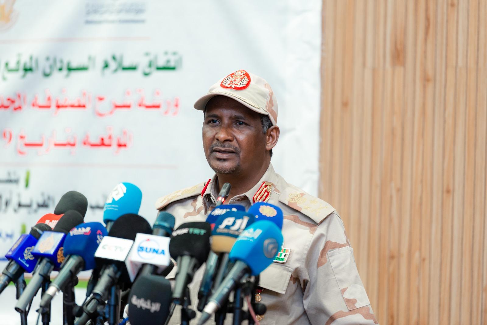 حميدتي في تحذيرات جديدة: “لو ده بيدّبّا وده بيدّبّا لن نمضي إلى الأمام” حميدتي في تحذيرات جديدة: “لو ده بيدّبّا وده بيدّبّا لن نمضي إلى الأمام”
