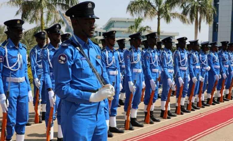 الشرطة السودانية ترفع الحصانة عن 6 من عناصرها بينهم ضابط رفيع الشرطة السودانية ترفع الحصانة عن 6 من عناصرها بينهم ضابط رفيع