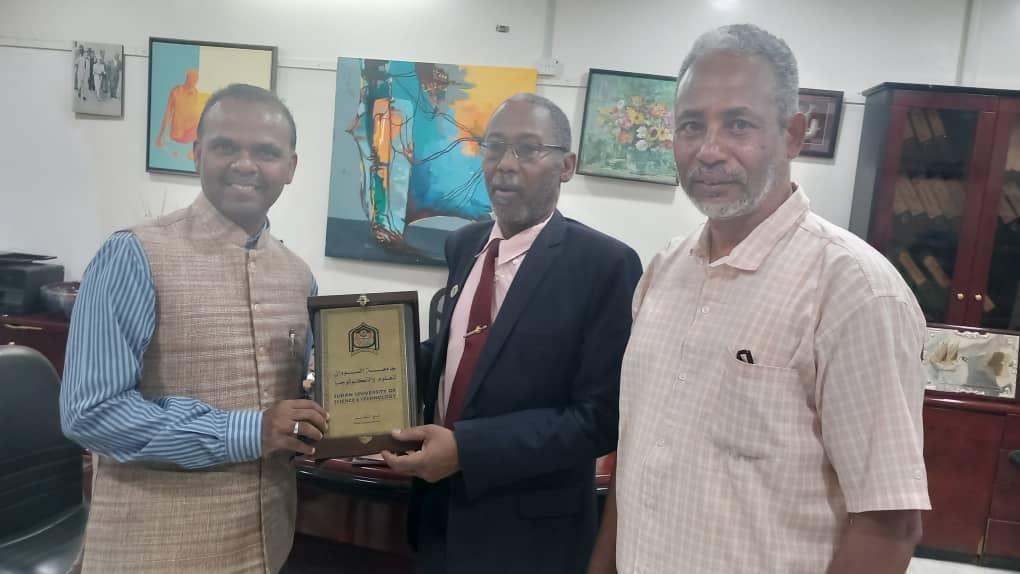 مدير جامعة السودان يستقبل سفير دولة الهند بالخرطوم مدير جامعة السودان يستقبل سفير دولة الهند بالخرطوم
