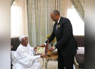 الفريق أول البرهان يزور العميد (م) حيدر بابكر المشرف الفريق أول البرهان يزور العميد (م) حيدر بابكر المشرف
