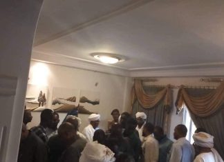 السودان.. السلطات تسمح لـ”البشير” بتلقي العزاء في شقيقه السودان.. السلطات تسمح لـ”البشير” بتلقي العزاء في شقيقه