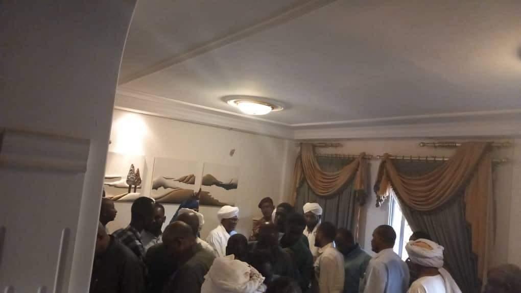 السودان.. السلطات تسمح لـ”البشير” بتلقي العزاء في شقيقه السودان.. السلطات تسمح لـ”البشير” بتلقي العزاء في شقيقه