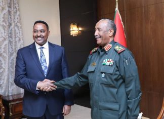 رئيس مجلس السيادة يوجه السكرتير التنفيذي للإيقاد بالاهتمام بقضايا الإقليم رئيس مجلس السيادة يوجه السكرتير التنفيذي للإيقاد بالاهتمام بقضايا الإقليم