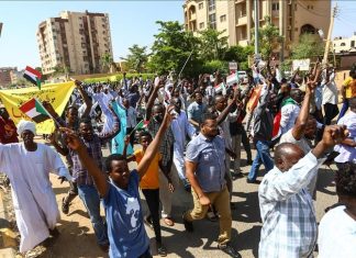 تجدد التظاهرات في الخرطوم احتجاجا على “الاتفاق الإطاري” تجدد التظاهرات في الخرطوم احتجاجا على "الاتفاق الإطاري"