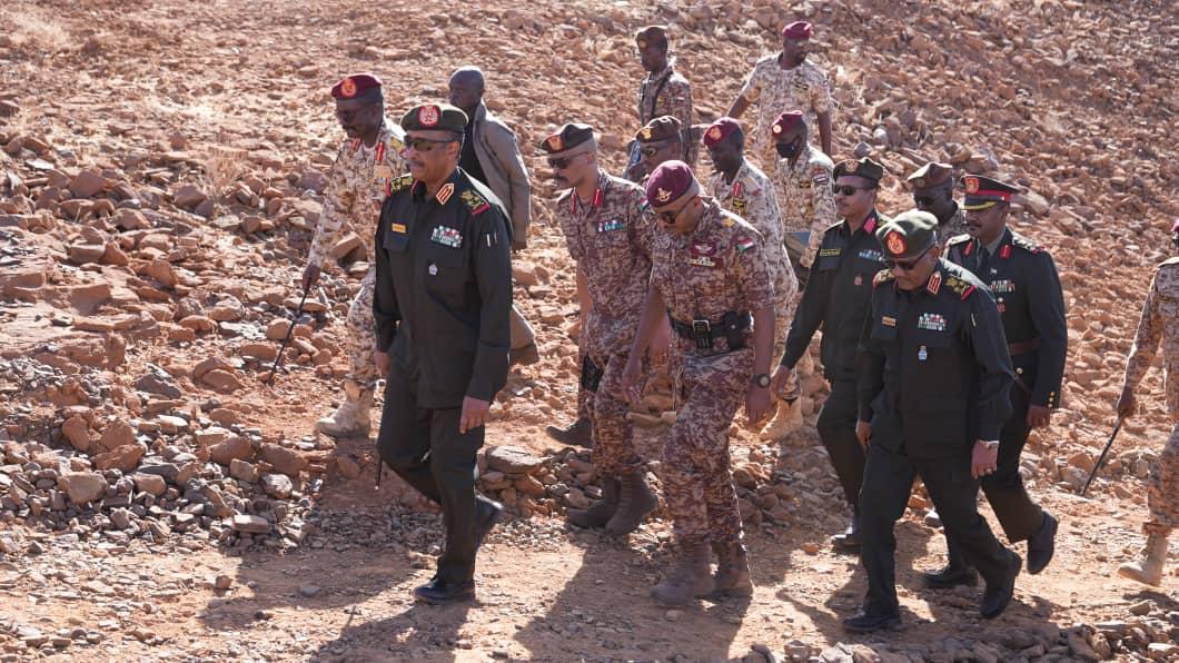 الجيش السوداني ينفذ تمارين بالطيران المسير بحضور البرهان الجيش السوداني ينفذ تمارين بالطيران المسير بحضور البرهان