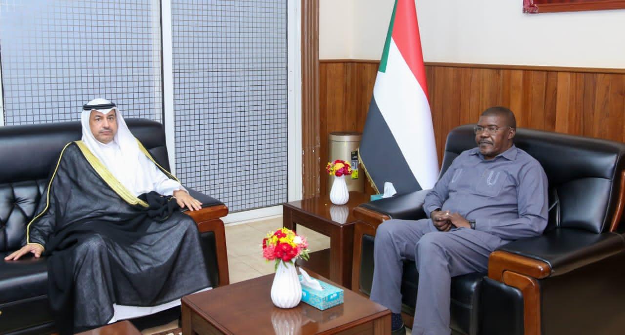 الطاهر حجر يلتقي السفير الكويتي لدى السودان الطاهر حجر يلتقي السفير الكويتي لدى السودان