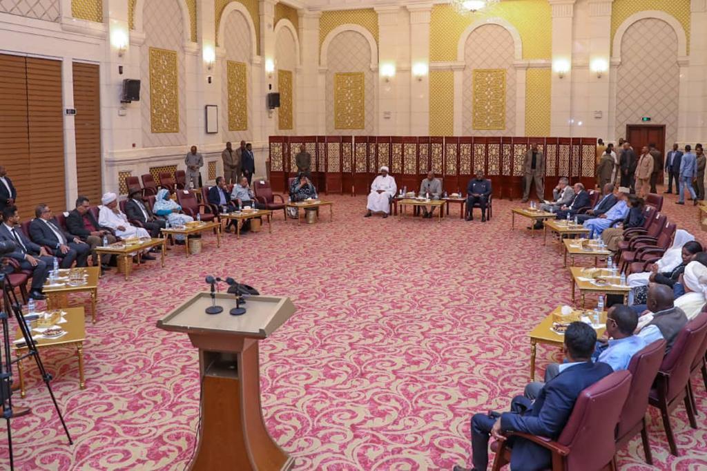البرهان يرأس إجتماع الأطراف الموقعة على الإطاري بحضور الآلية البرهان يرأس إجتماع الأطراف الموقعة على الإطاري بحضور الآلية