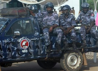 مقتل 4 افراد من الشرطة في اشتباكات مع مسلحين بالسودان مقتل 4 افراد من الشرطة في اشتباكات مع مسلحين بالسودان