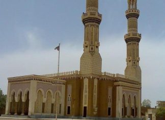 إطلاق عبوة (بمبان) على المصلين داخل مسجد بالخرطوم أثناء صلاة التراويح إطلاق عبوة (بمبان) على المصلين داخل مسجد بالخرطوم أثناء صلاة التراويح