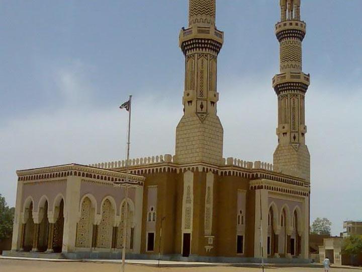 إطلاق عبوة (بمبان) على المصلين داخل مسجد بالخرطوم أثناء صلاة التراويح