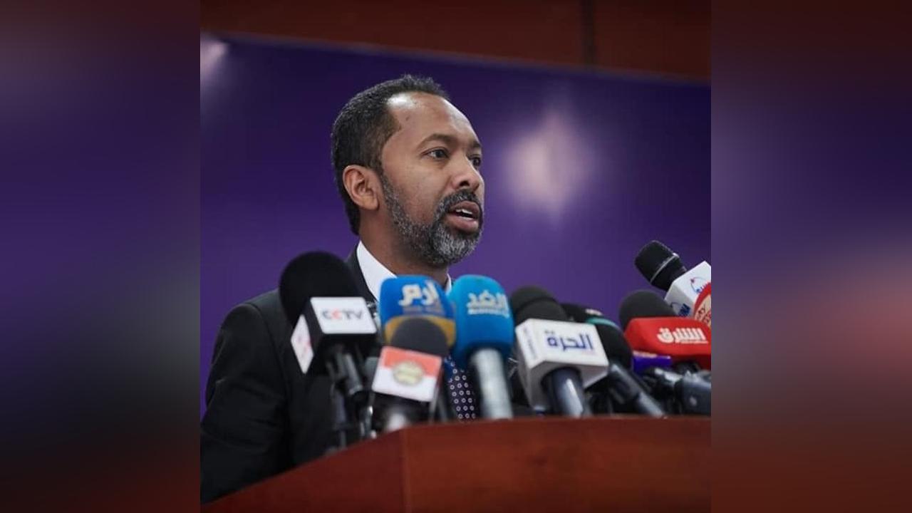 خالد عمر يتحدث عن موعد التوقيع النهائي والقضايا العالقة ويوجه اتهامات لمنسوبي النظام السابق خالد عمر يتحدث عن موعد التوقيع النهائي والقضايا العالقة ويوجه اتهامات لمنسوبي النظام السابق
