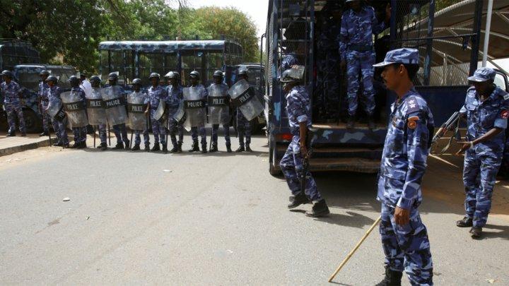 السودان.. قرار بنشر آلاف الجنود في الخرطوم السودان.. قرار بنشر آلاف الجنود في الخرطوم