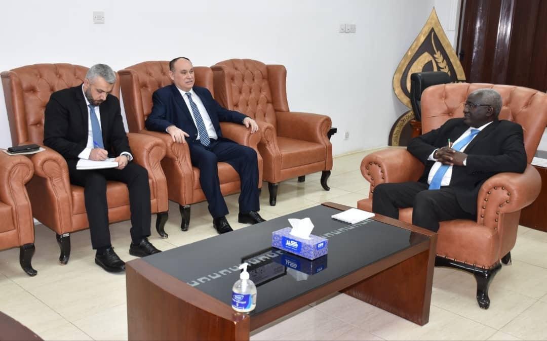 وزير التنمية الإجتماعية يبحث سبل إيصال المساعدات للمتضررين بسوريا وزير التنمية الإجتماعية يبحث سبل إيصال المساعدات للمتضررين بسوريا