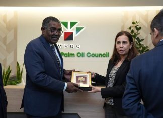 سفير السودان لدى ماليزيا يلتقي مدير مجلس زيت النخيل الماليزي سفير السودان لدى ماليزيا يلتقي مدير مجلس زيت النخيل الماليزي