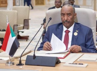 البرهان: “الإصلاح العسكري والأمني” سبب تأخر إبرام اتفاق بالسودان البرهان: "الإصلاح العسكري والأمني" سبب تأخر إبرام اتفاق بالسودان