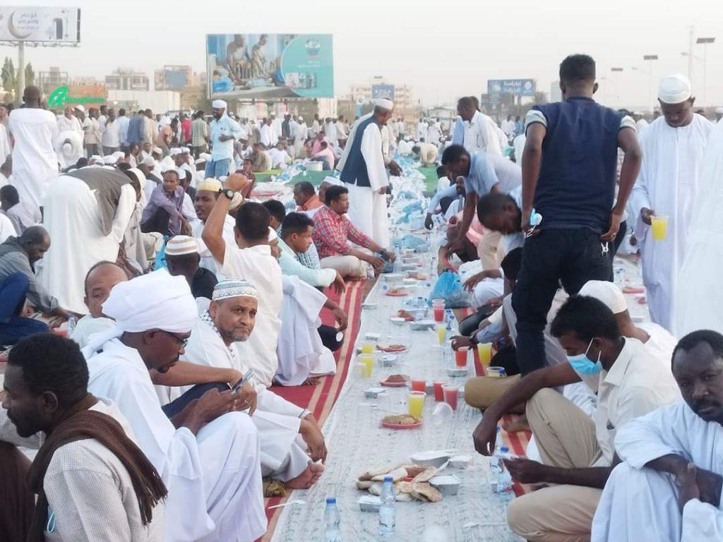 إفطارات رمضان الإسلاميين تثير جدلا في السودان إفطارات رمضان الإسلاميين تثير جدلا في السودان