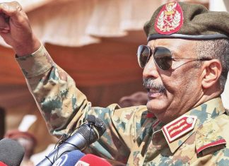 طالب بتنحي الجميع.. ماذا يريد البرهان؟ طالب بتنحي الجميع.. ماذا يريد البرهان؟