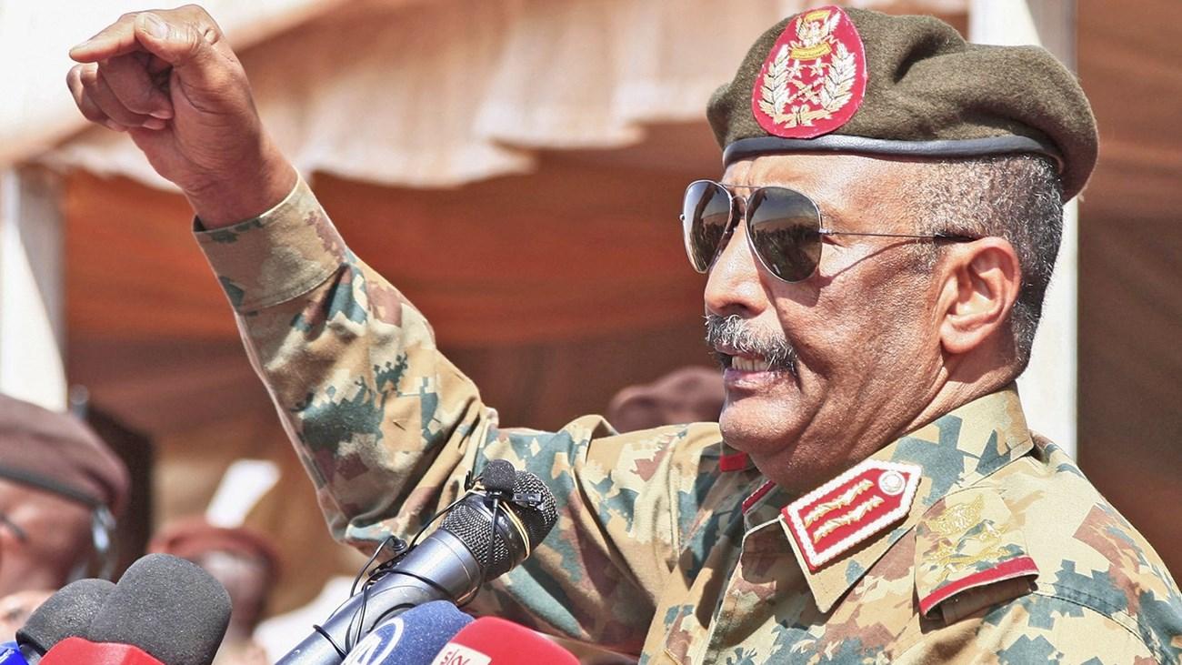 طالب بتنحي الجميع.. ماذا يريد البرهان؟ طالب بتنحي الجميع.. ماذا يريد البرهان؟