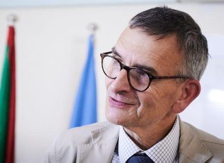 فولكر بيرتس يطالب بإعادة الهدوء إلى «فوربرنقا» فولكر بيرتس يطالب بإعادة الهدوء إلى «فوربرنقا»