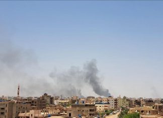 الجيش يتهم الدعم السريع بمهاجمة قواته ويصفها بـ”المتمردة” السودان.. الجيش يتهم الدعم السريع بمهاجمة قواته ويصفها بـ"المتمردة"