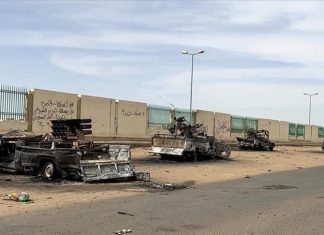 الجيش السوداني يوافق على هدنة “إنسانية” لمدة 24 ساعة الجيش السوداني يوافق على هدنة "إنسانية" لمدة 24 ساعة