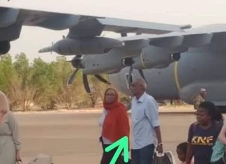 هروب وزراء سابقين في حكومة حمدوك مع رعايا أجانب يثير السخرية والجدل هروب وزراء سابقين في حكومة حمدوك مع رعايا أجانب يثير السخرية والجدل