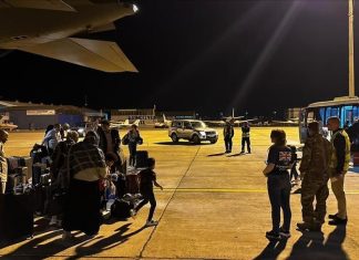 بريطانيا تعلن إجلاء 536 شخصا من السودان بريطانيا تعلن إجلاء 536 شخصا من السودان