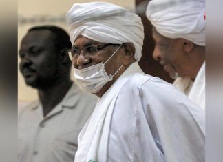 الجيش السوداني يوضح تفاصيل جديدة حول مكان وجود البشير و5 قيادات اخرى الجيش السوداني يوضح تفاصيل جديدة حول مكان وجود البشير و5 قيادات اخرى