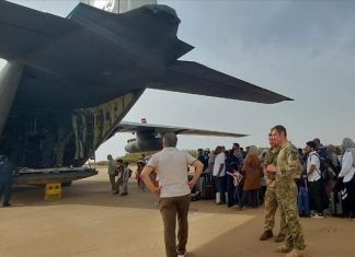 الجيش السوداني والدعم السريع يتبادلان الاتهامات باستهداف طائرة تركية الجيش السوداني والدعم السريع يتبادلان الاتهامات باستهداف طائرة تركية