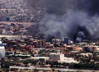انفجارات تهز الخرطوم وبدء محادثات في السعودية انفجارات تهز الخرطوم وبدء محادثات في السعودية