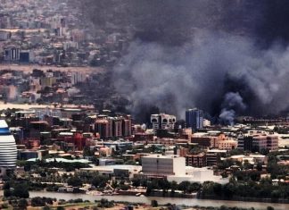 التطورات في السودان.. انفجارات تهز الخرطوم وبدء محادثات بين طرفي القتال في السعودية التطورات في السودان.. انفجارات تهز الخرطوم وبدء محادثات بين طرفي القتال في السعودية