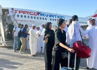 دول عربية تواصل إجلاء مواطنيها ورعايا أجانب من السودان دول عربية تواصل إجلاء مواطنيها ورعايا أجانب من السودان