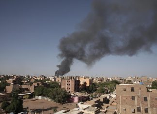 السودان.. تجدد الاشتباكات العنيفة في الخرطوم ومبعوث البرهان: الحل العسكري هو الأنسب لإنهاء الأزمة السودان.. تجدد الاشتباكات العنيفة في الخرطوم ومبعوث البرهان: الحل العسكري هو الأنسب لإنهاء الأزمة