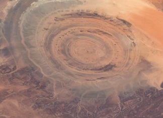 رائد فضاء يلتقط صورا مذهلة لـ”قلب الريشات” رائد فضاء يلتقط صورا مذهلة لـ”قلب الريشات”