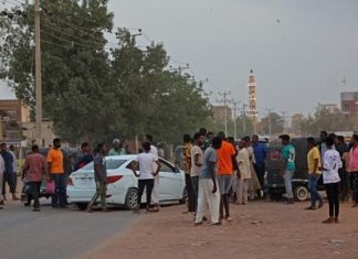 مدنيون محاصرون في الخرطوم يشكون من تجاهل محنتهم مدنيون محاصرون في الخرطوم يشكون من تجاهل محنتهم