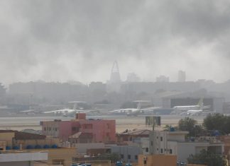 أحداث السودان.. أنباء عن اتفاق وشيك بين الجيش والدعم السريع لإيصال المعونات وواشنطن “متفائلة بحذر” أحداث السودان.. أنباء عن اتفاق وشيك بين الجيش والدعم السريع لإيصال المعونات وواشنطن "متفائلة بحذر"