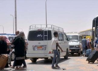 فرار نحو 200 ألف لاجئ من السودان منذ بدء الاشتباكات فرار نحو 200 ألف لاجئ من السودان منذ بدء الاشتباكات
